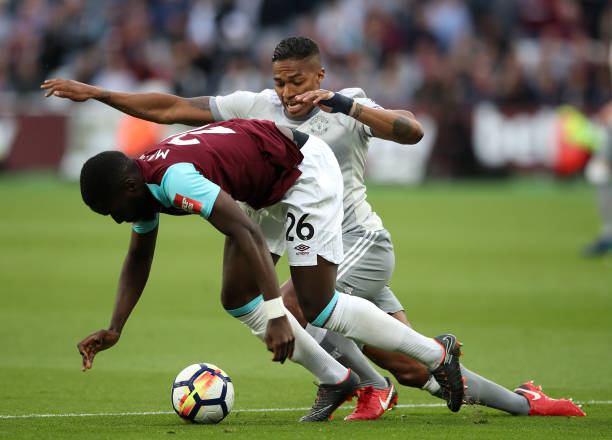 表现不仅使 表现不仅使