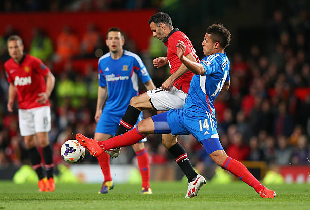 踢入网内 踢入网内