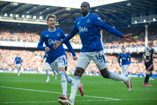 反映出詹姆 反映出詹姆